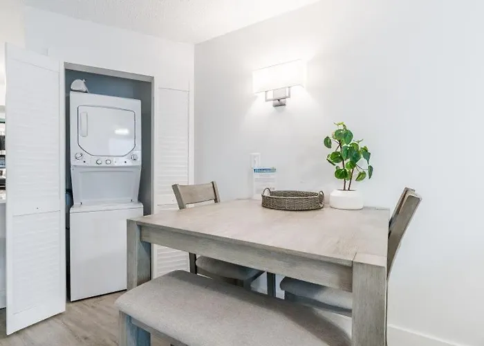 Apartment Harbour Place 406 By Youngs Suncoast