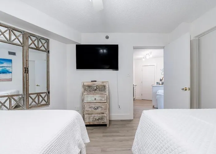 Apartment Harbour Place 406 By Youngs Suncoast
